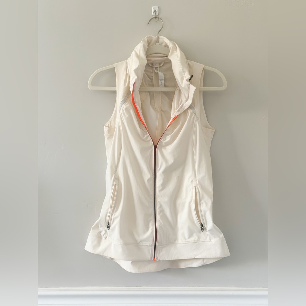 Lululemon women’s lightweight running vest with hood in zipper pocket - size 6
